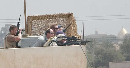 Najaf - IRAQ - Mercenari e marines fronteggiano l'insurrezione